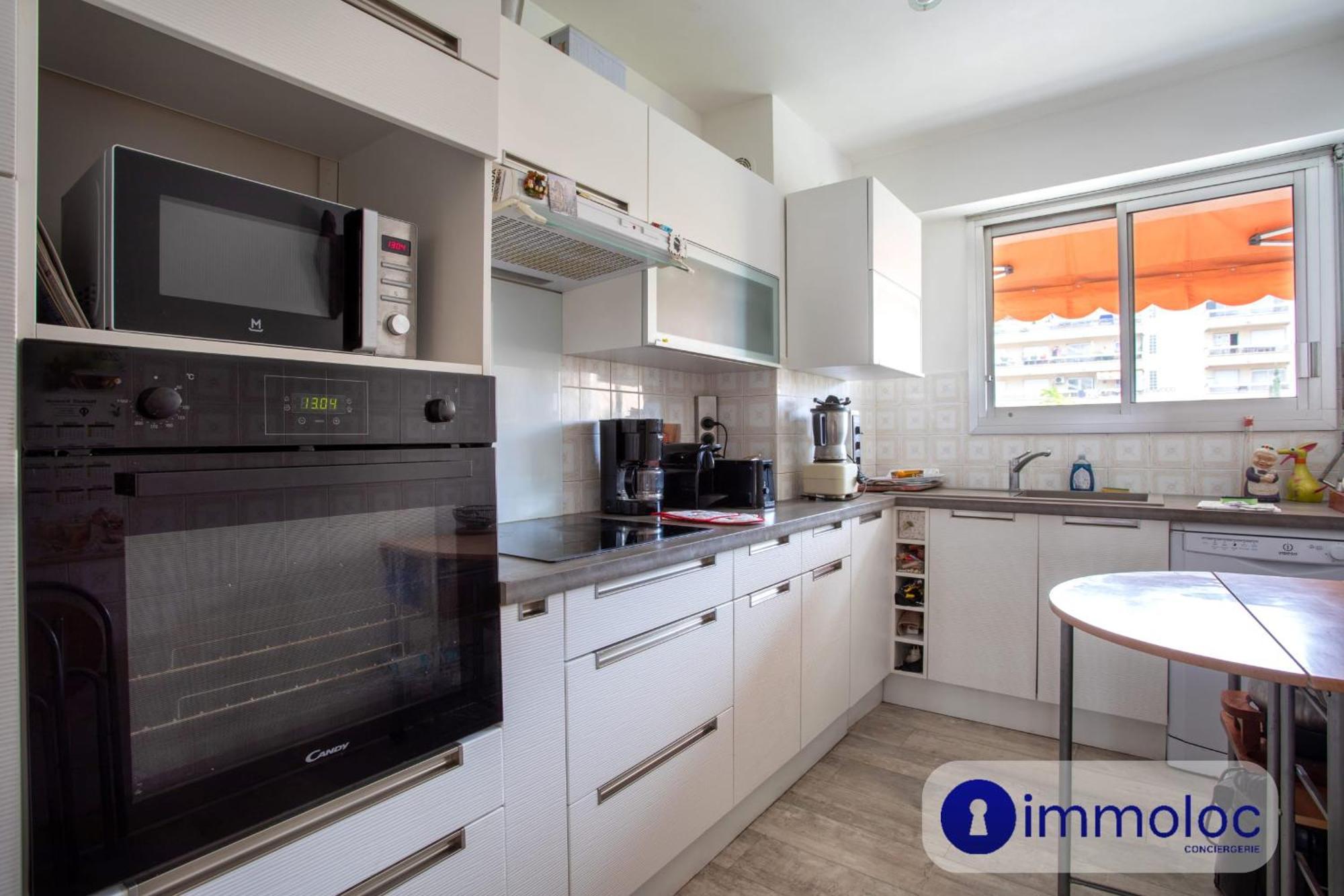 T4 Neighborhood Liberation With Garage Apartment *