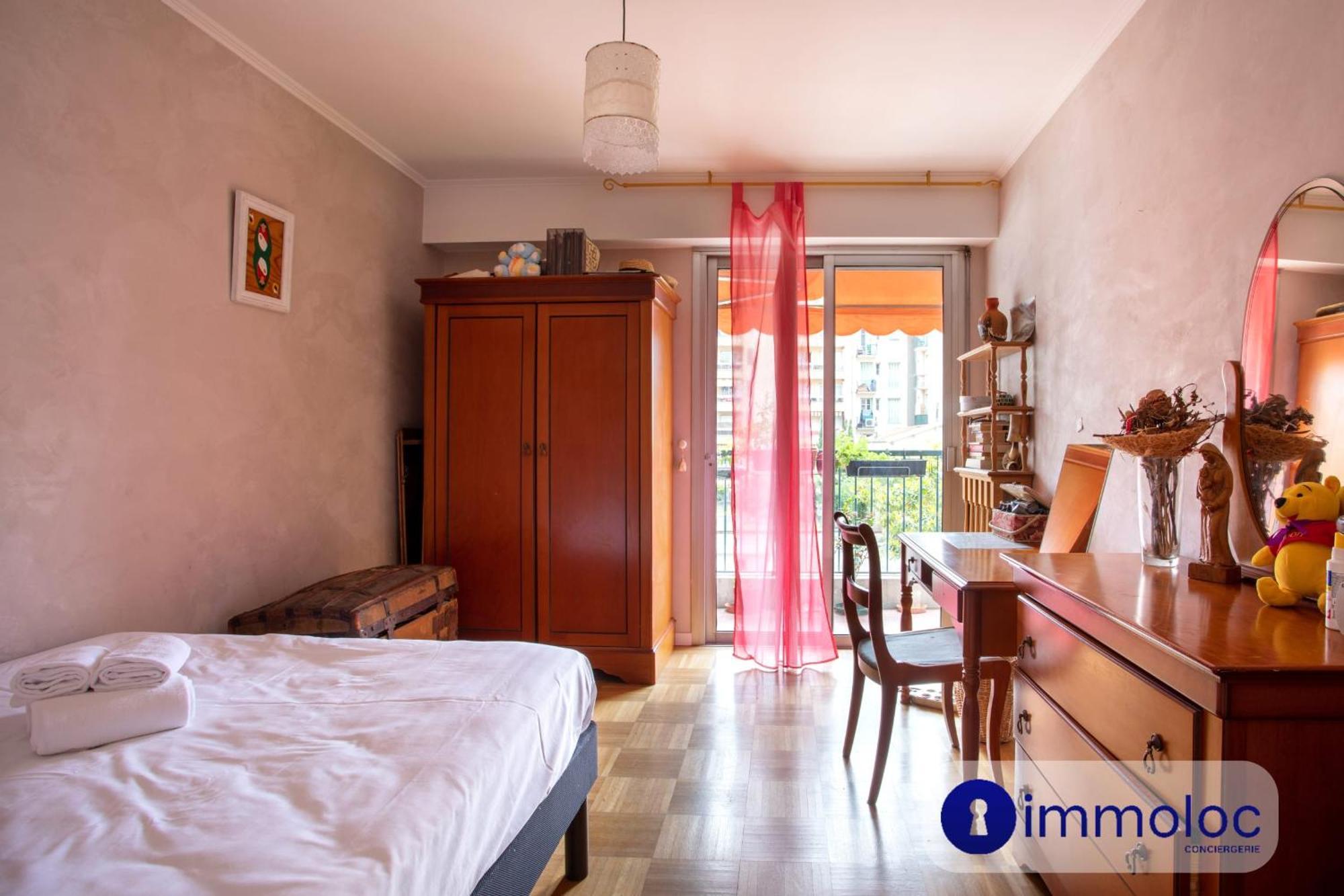 T4 Neighborhood Liberation With Garage Apartment *